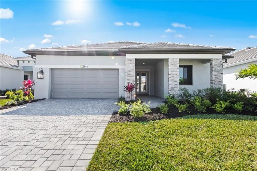 4671 Skysail Dr, Naples