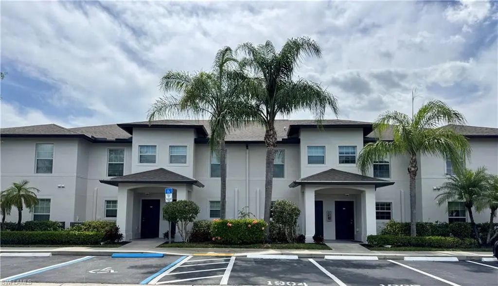 9077 Gervais Cir 904, Naples