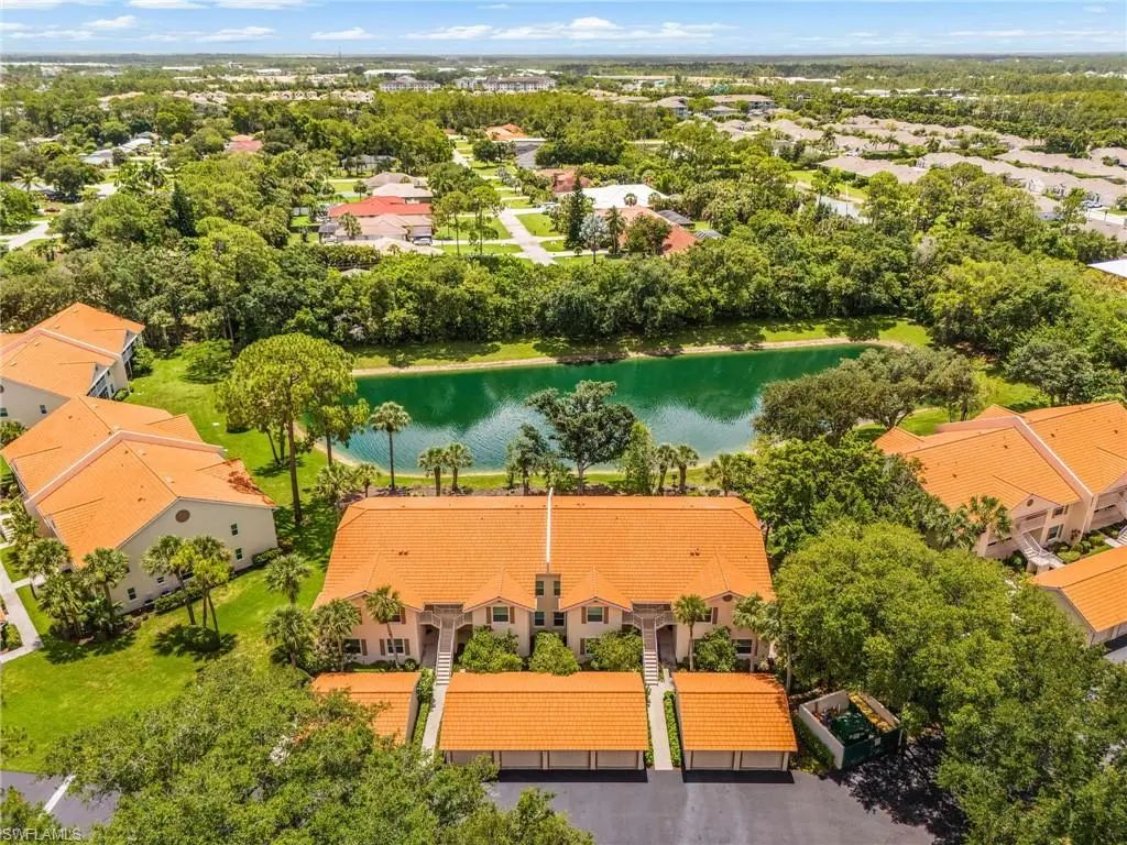305 Robin Hood Cir 204, Naples