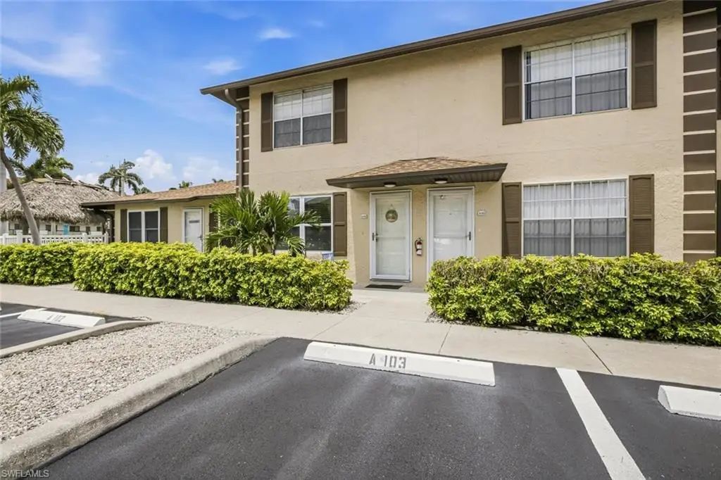 731 W Elkcam Cir A102, Marco Island