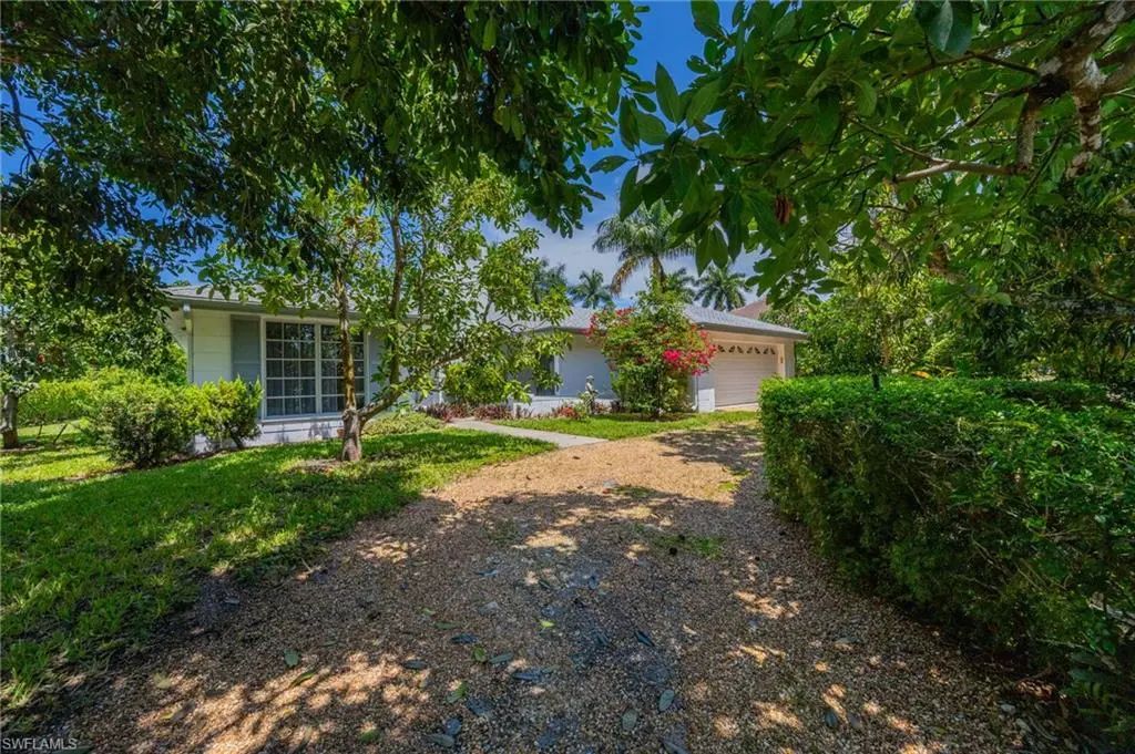 635 Wedge Dr, Naples
