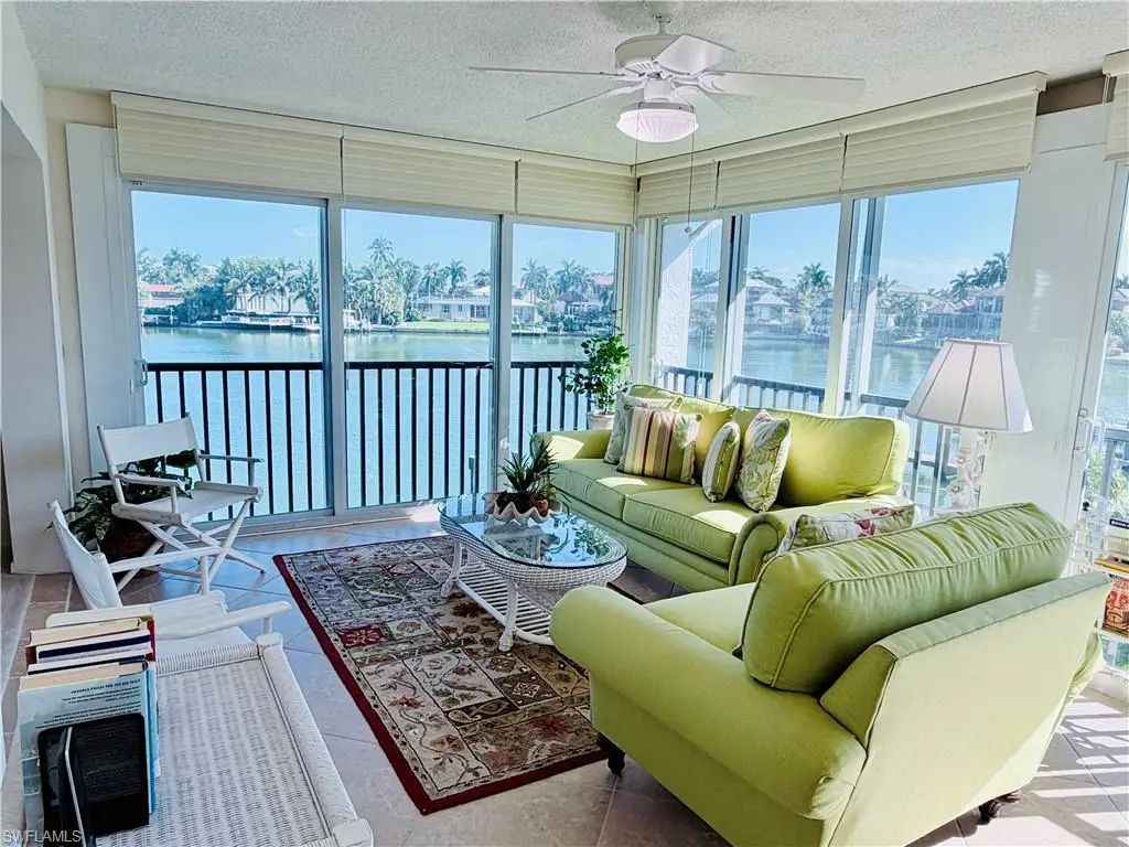 333 Harbour Dr 212, Naples