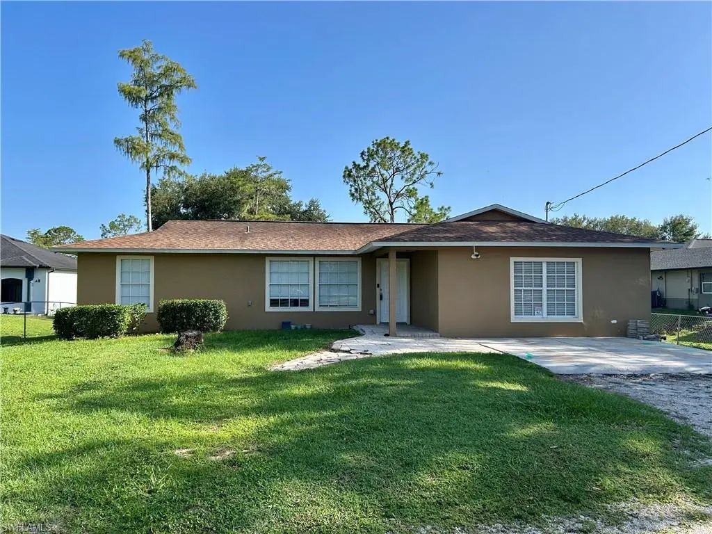 2430 Golden Gate Blvd E, Naples