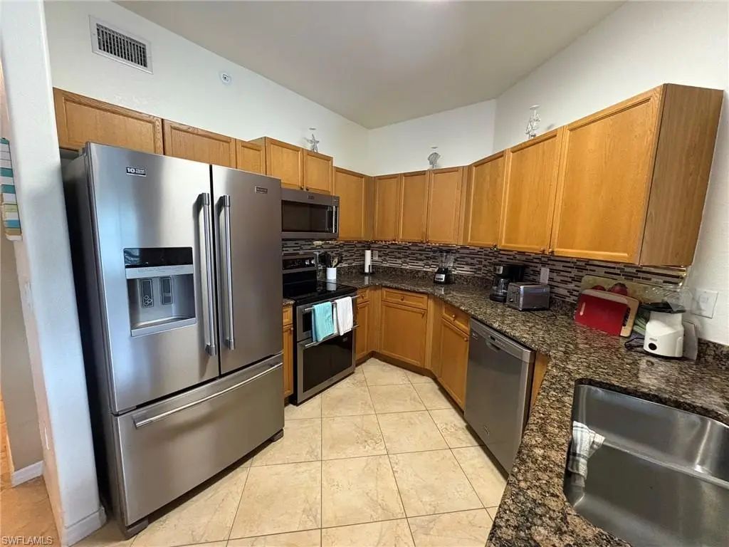 10031 Lake Cove Dr 201, Fort Myers