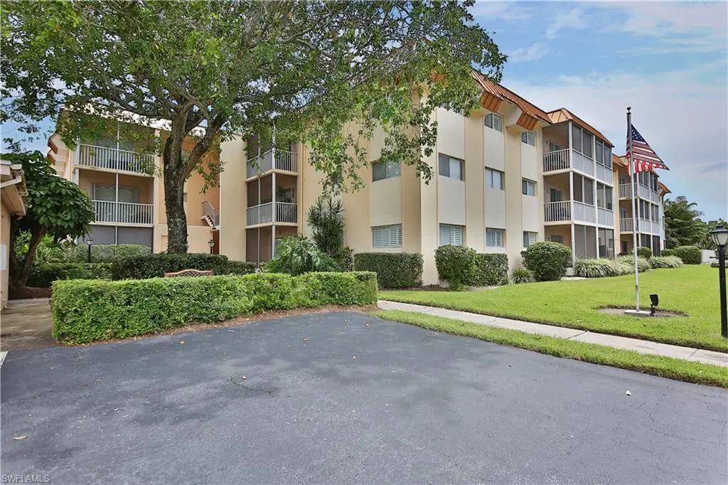1100 Gulf Shore Blvd N 207, Naples