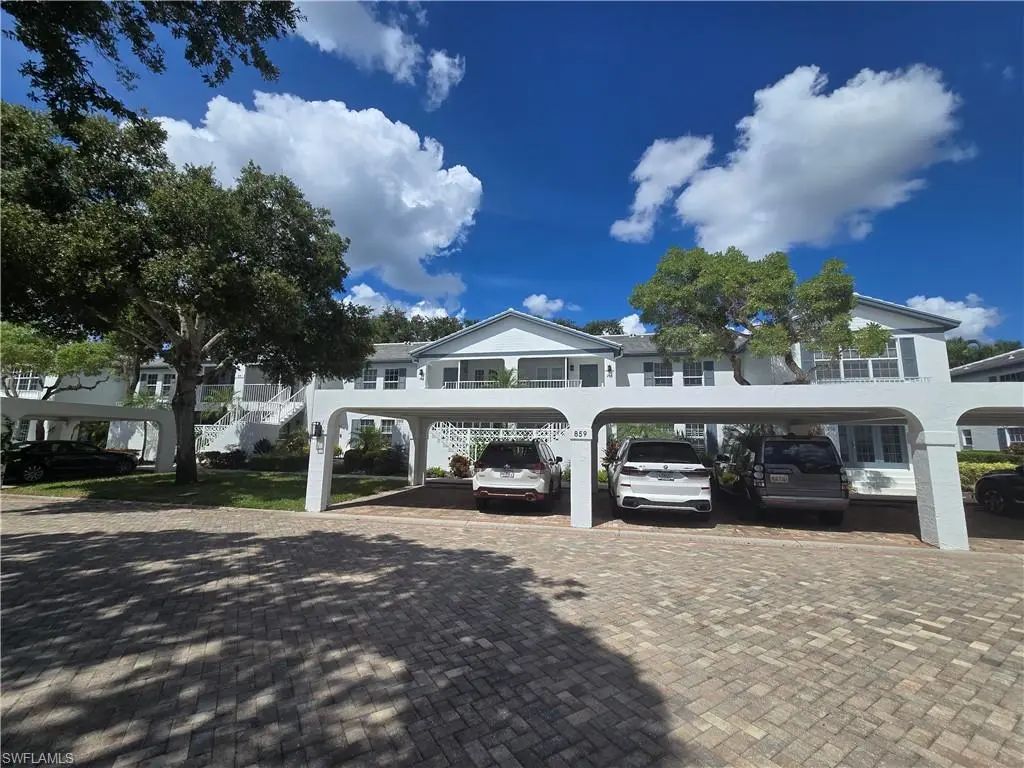 859 Tanbark Dr 204, Naples