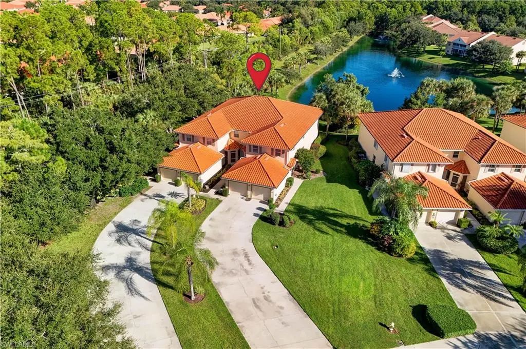475 Robin Hood Cir 202, Naples