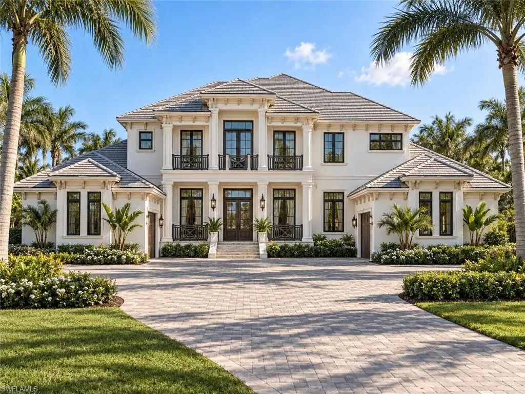 2401 Coach House Ln, Naples