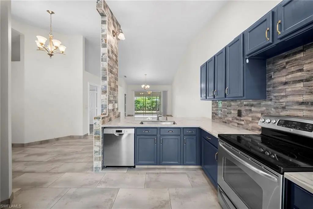 7021 Lone Oak Blvd, Naples
