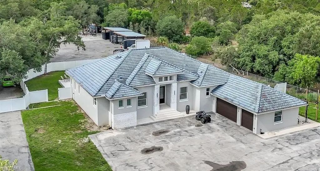140 37th Ave Nw, Naples