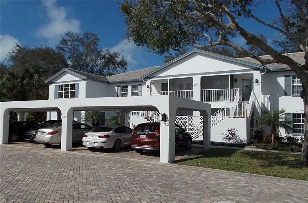 847 Tanbark Dr 101, Naples