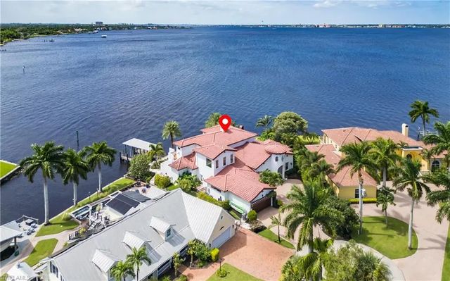 Photo of 911 Aqua Ln, FORT MYERS FL