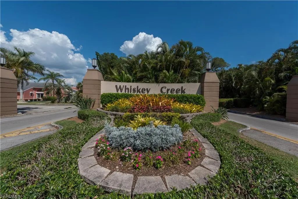 5586 Pendlewood Ln, Fort Myers