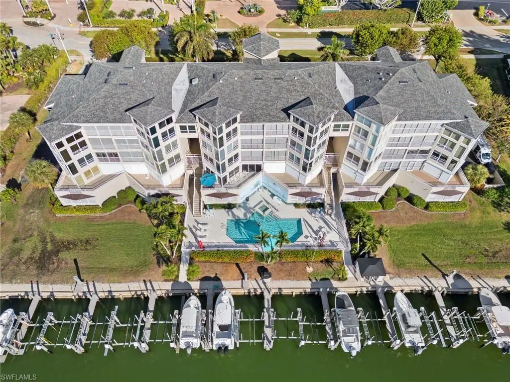 870 Collier Ct 406, Marco Island