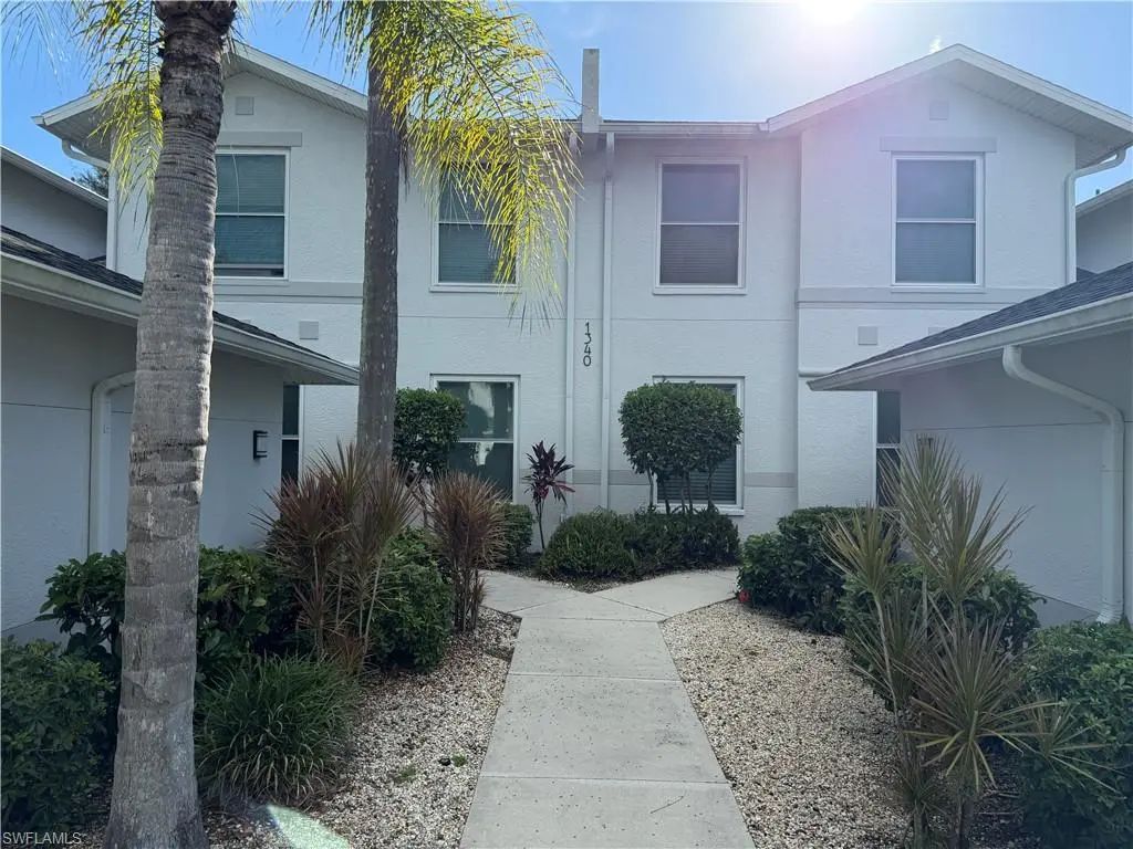 1340 Charleston Square Dr 101, Naples