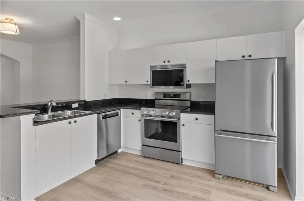 3281 Lindsey Ln 4, Naples