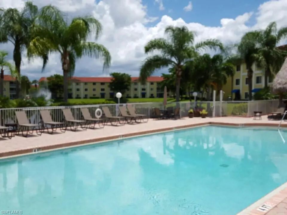 8287 Key Royal Ln 1533, Naples