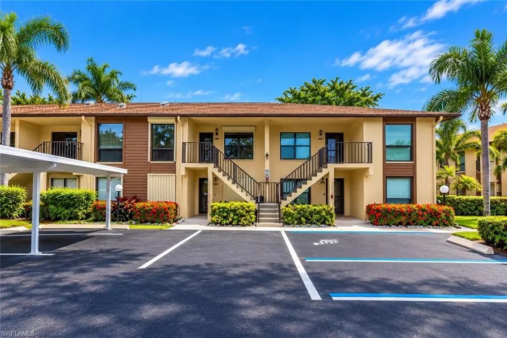 4410 Chantelle Dr H-205, Naples