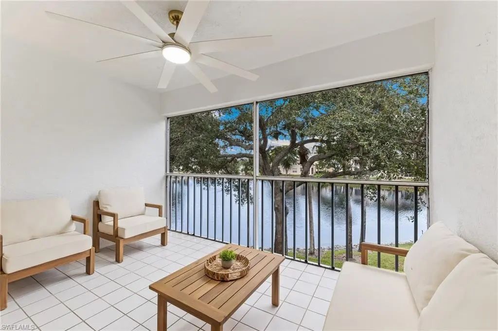 760 Wiggins Lake Dr, Naples