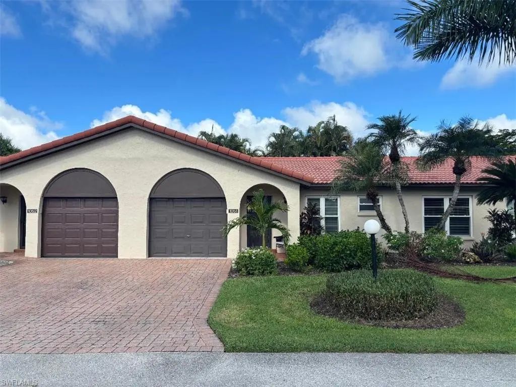 1051 Forest Lakes Dr 21b, Naples