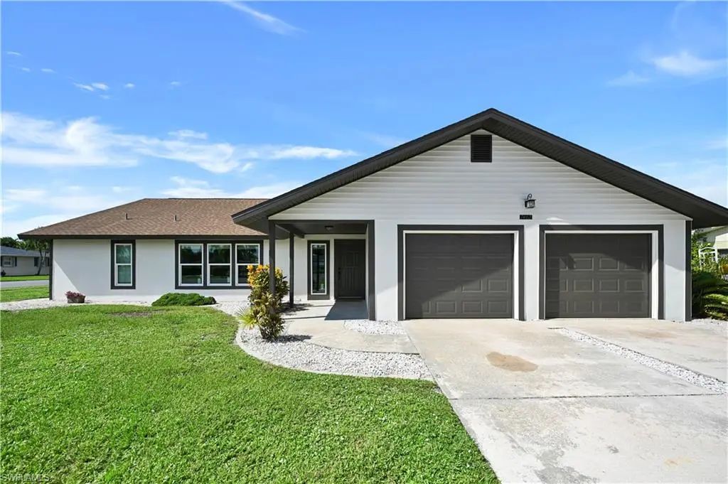 1482 N Larkwood Sq, Fort Myers