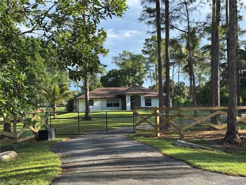 3271 7th Ave Nw, Naples