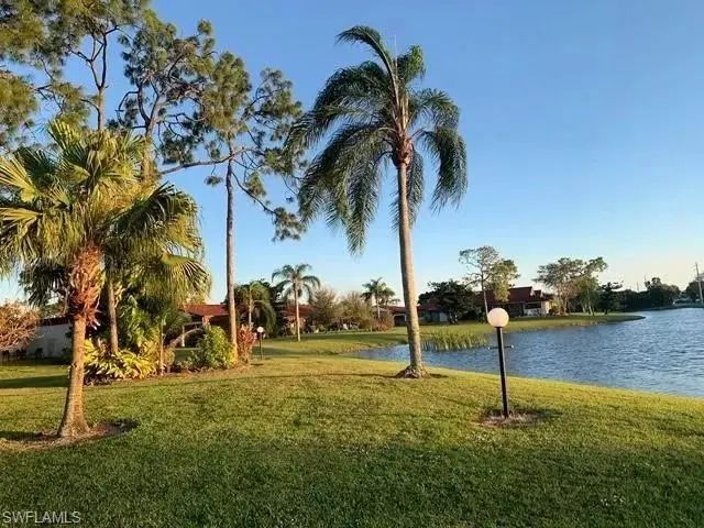 2037 Pine Isle Ln 2037, Naples