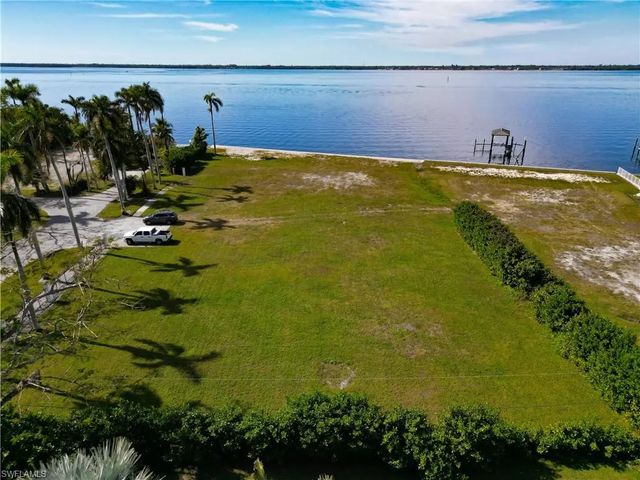 Photo of 1301 Poinciana Ave, FORT MYERS FL