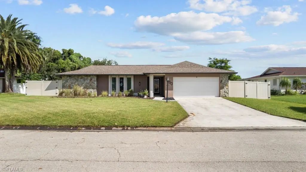 1380 Burgundy Dr, Fort Myers