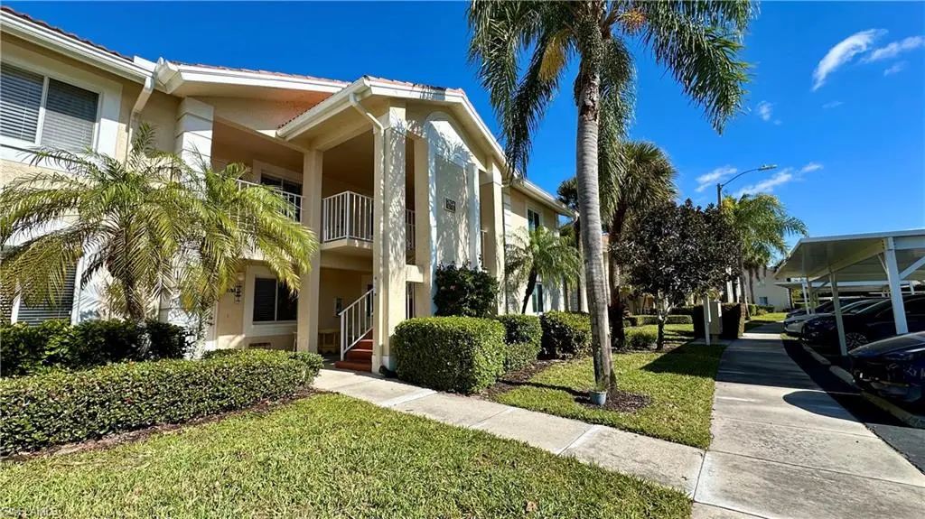 7824 Emerald Cir 104, Naples