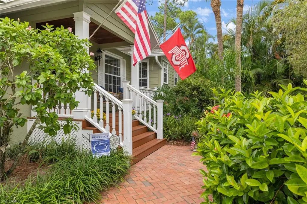 494 Chatham Cir, Naples