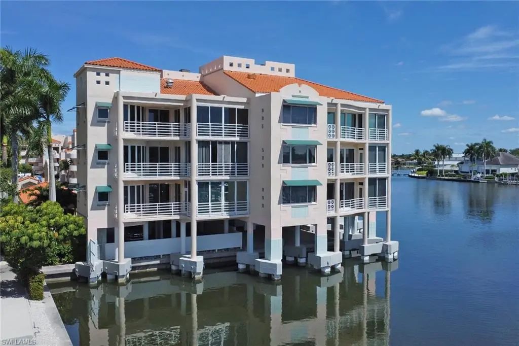 4500 Gulf Shore Blvd N 1-211, Naples