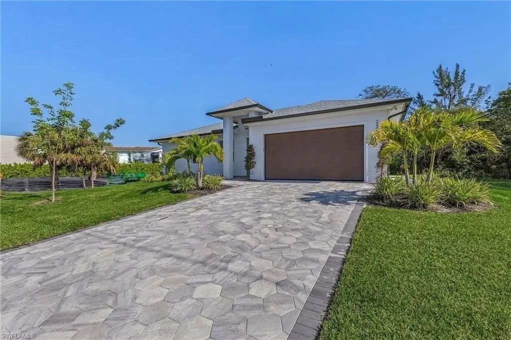 2499 Pine St, Naples