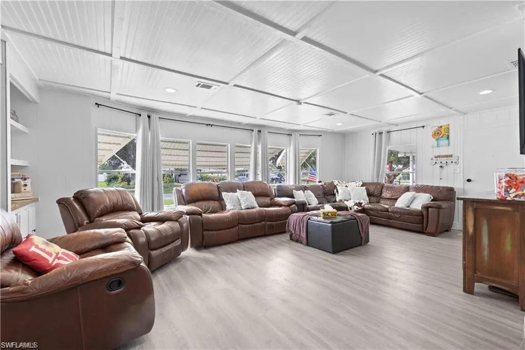 23 Derhenson Dr, Naples