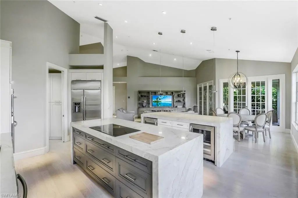 107 Colonade Cir 103, Naples