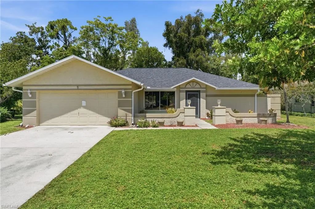 19028 Pine Run Ln, Fort Myers