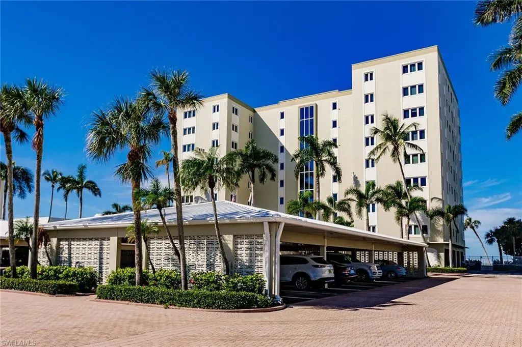 2885 Gulf Shore Blvd N 302, Naples