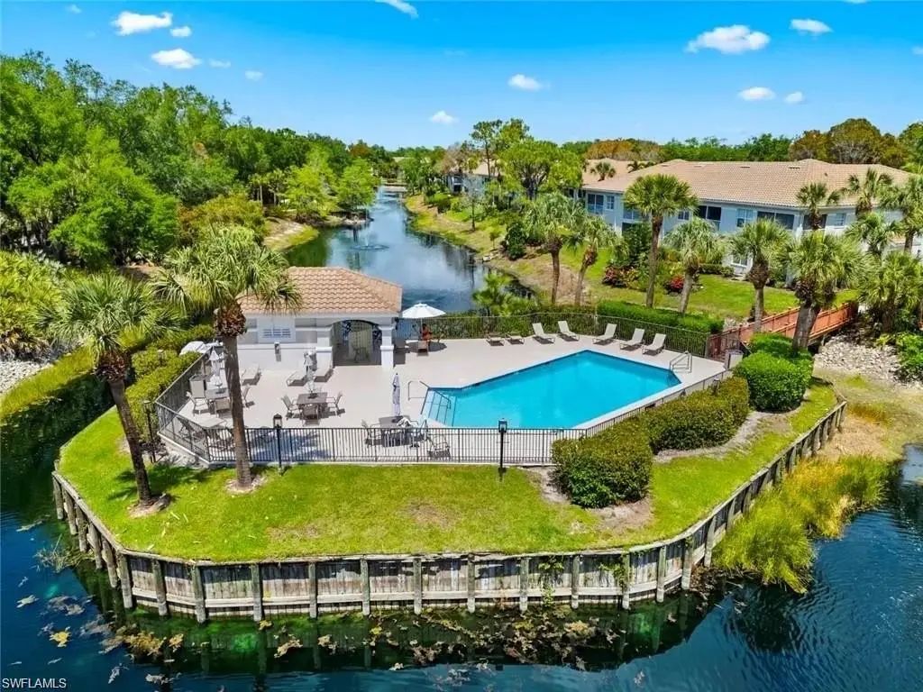 6812 Satinleaf Rd S 202, Naples