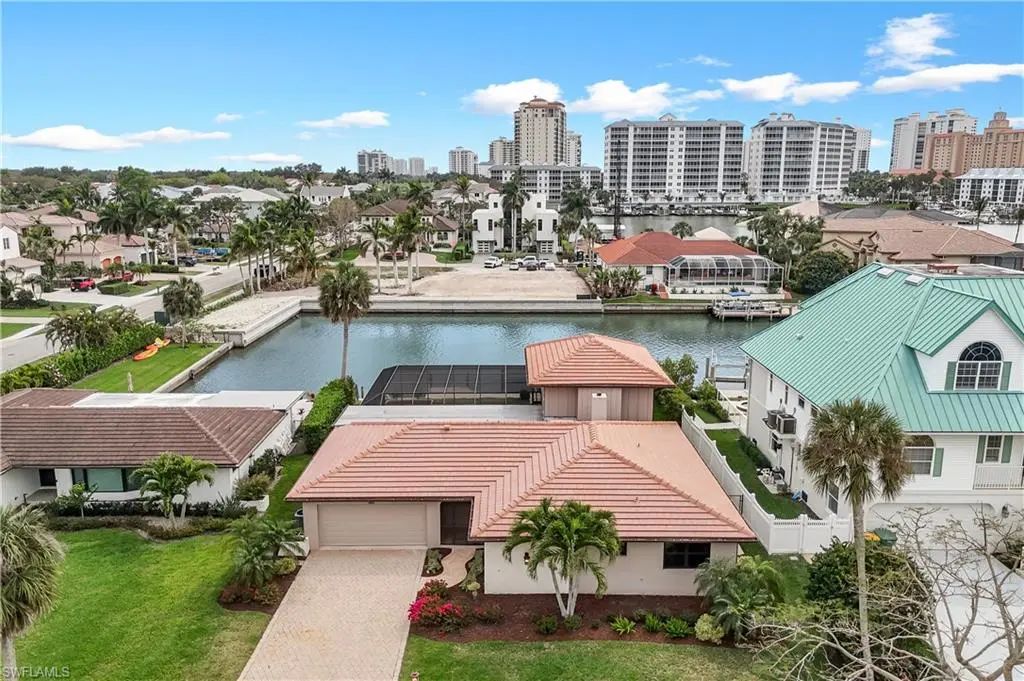 480 Oak Ave, Naples