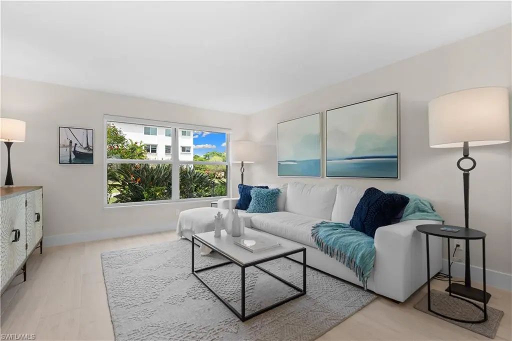 506 Broad Ave S 506, Naples