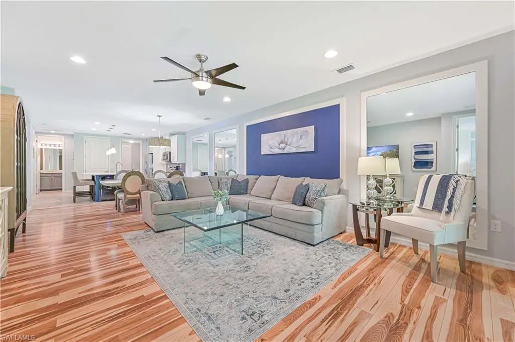 14919 Edgewater Cir, Naples