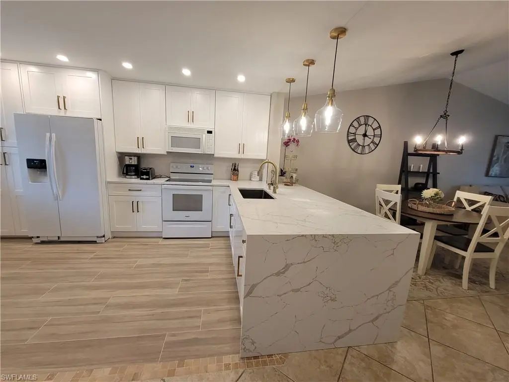 7761 Jewel Ln 204, Naples