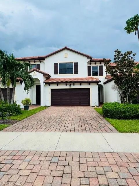 7792 Bristol Cir, Naples