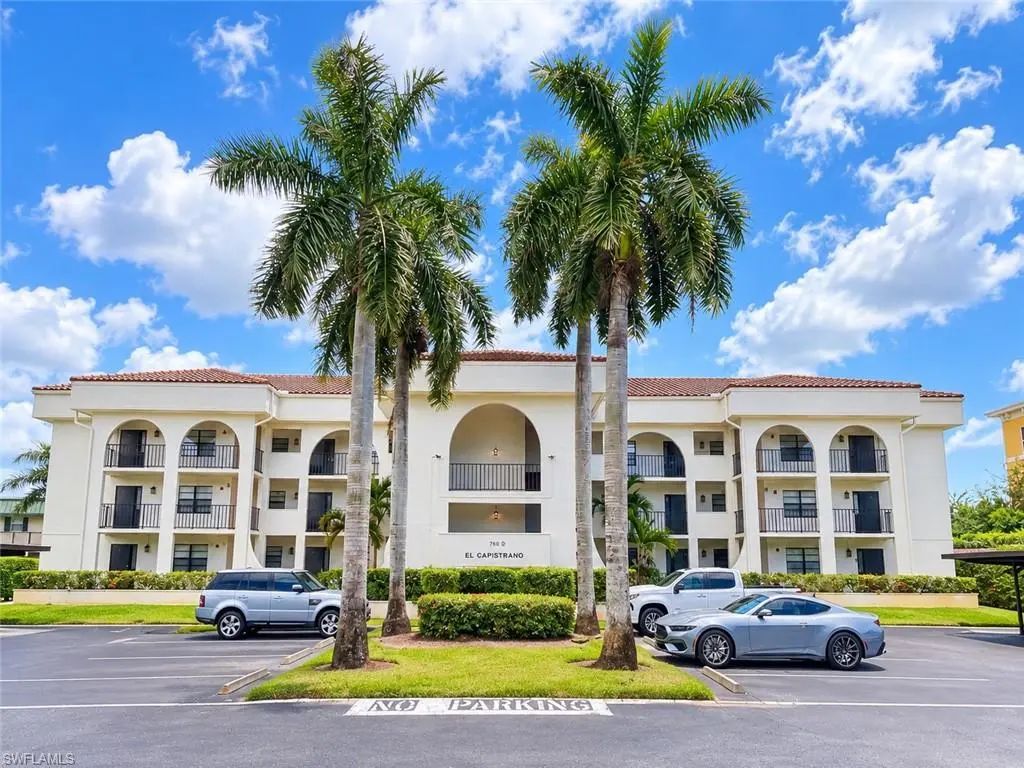 700 Valley Stream Dr 303, Naples