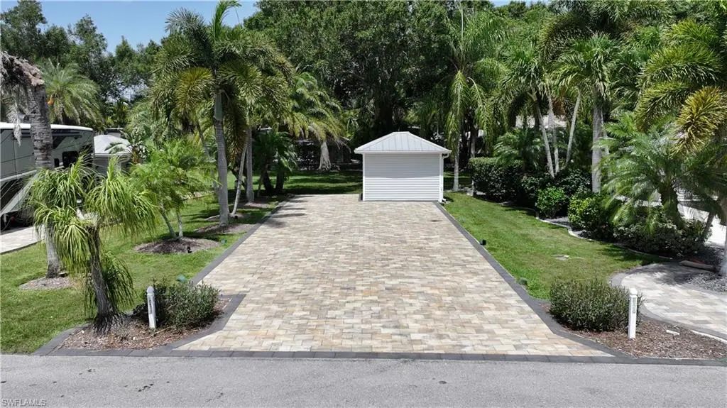 10067 Parkwood Dr, Fort Myers