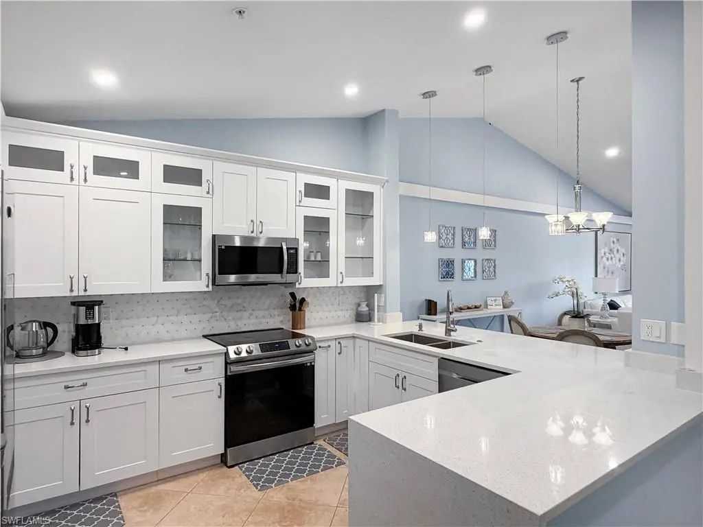 9660 Victoria Ln 307, Naples