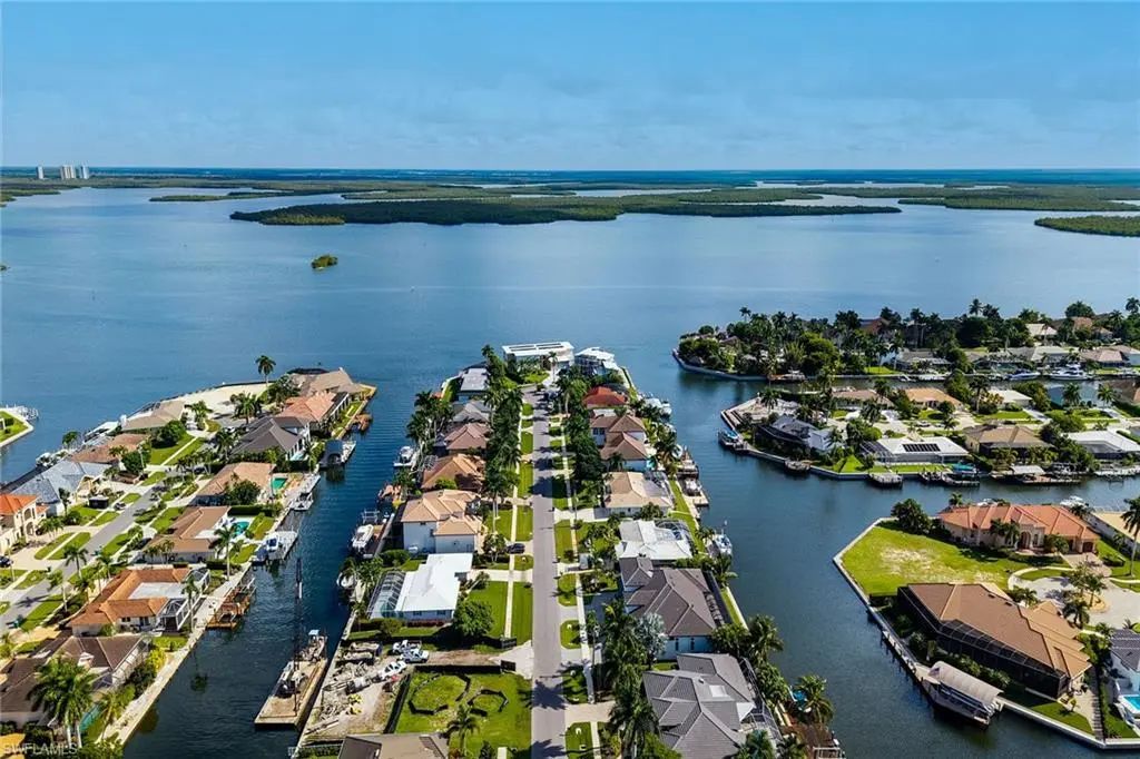 1763 Wavecrest Ct, Marco Island