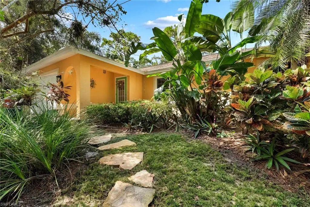 6037 Westport Ln, Naples