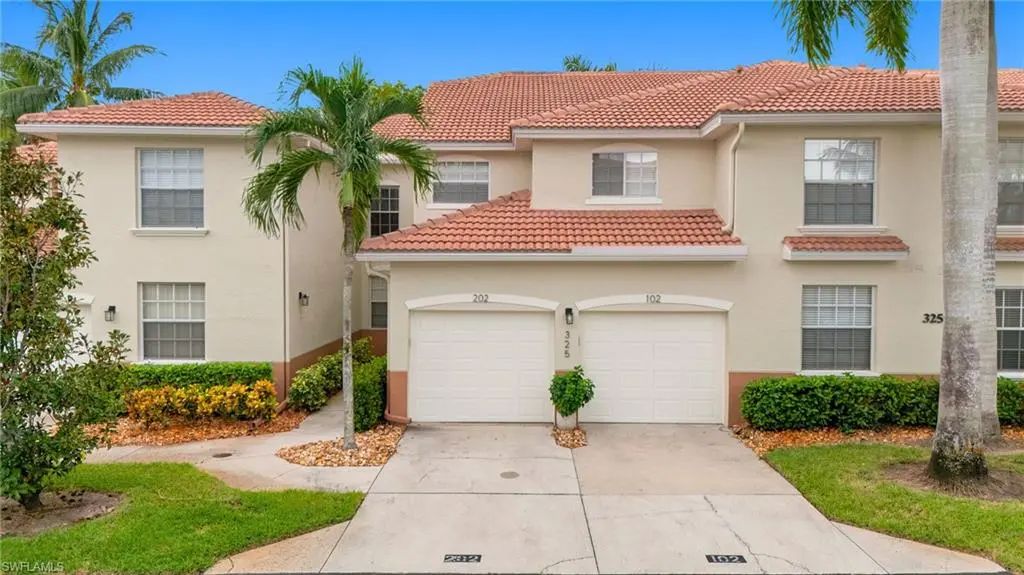 325 Dover Pl 202, Naples