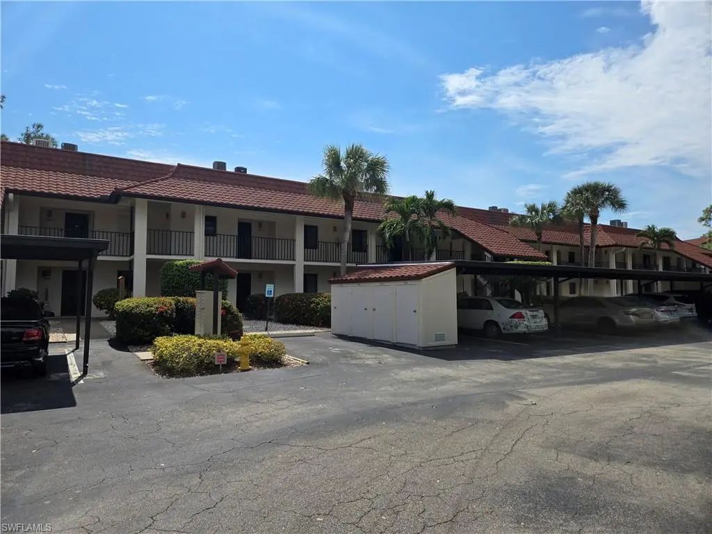 4955 Pepper Cir 105, Naples